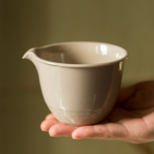 Tasse de partage en céramique émaillée style rétro chinois, en bois de frêne, pour la préparation et la distribution du thé, idéale pour la maison et le thé de l'après-midi - Product Image 1
