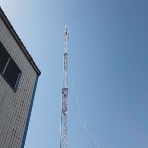 Torre di Telecomunicazione in Acciaio Antiruggine Montata su Rimorchio, Superficie Zincata a Caldo per Servizio di Segnalazione Stradale Rurale - Product Image 5