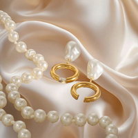 En gros Manchette d'oreille pour femme en acier inoxydable, style luxe léger, avec perle baroque et perle pendante, forme C dorée, sans perçage