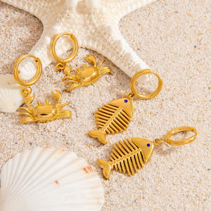 Pendientes colgantes de espina de pescado y cangrejo chapados en oro con temática oceánica, de acero inoxidable con baño de oro de 18k, joyería de moda para mujer, accesorios estilo playa. - Product Image 1