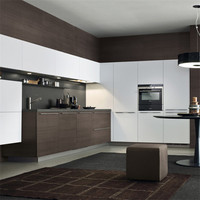 Cuisine Modulaire Personnalisée en Bois Massif, Design Moderne avec Comptoir en Marbre et Acrylique et Îlot Central – Vente Directe Usine
