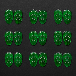 Meistverkauftes, eisklar-grünes Schnitzstück aus natürlicher Jade mit Friedensblatt-Design. Hervorragende Wasserqualität, die Frieden symbolisiert - Product Image 3