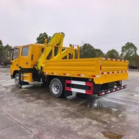 Camion Dongfeng à cabine double avec grue à flèche pliante de 3,2 tonnes