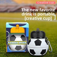 Bouteille d'eau sportive pour étudiants, design ballon de football, tasse pliable en silicone, portable, anti-chute, anti-fuite, réutilisable, 550 ml