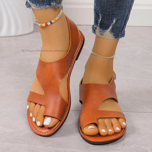 Sandales de plage européennes et américaines pour femmes, nouvelle collection transfrontalière, grandes tailles 44, chaussures plates à enfiler avec plateforme pour l'été - Product Image 3