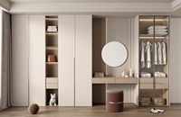 BALOM Armoire de plain-pied personnalisée haut de gamme avec commode et armoire en verre Finition mélamine Placard avec vitrine de sac