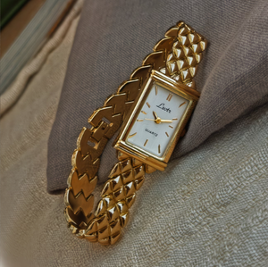 Orologio da Donna con Quadrante Quadrato Dorato, Design Elegante e Minimalista, Impreziosito da Marcatori Facili da Leggere NW0019 - Product Image 1
