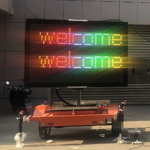 Remorque d'affichage routier à énergie solaire avec panneau LED, montage au sol, IP65, cadre en acier, non réfléchissant - Product Image 1
