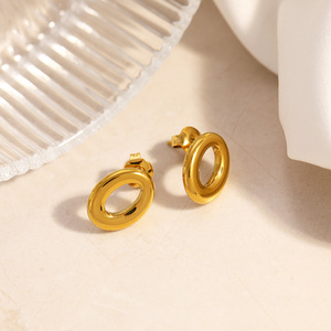 Boucles d'oreilles clous en acier inoxydable plaqué or 18 carats, design géométrique elliptique en forme de O, bijoux minimalistes tendance pour femmes - Product Image 2