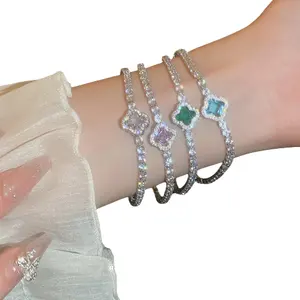 T951 Bracelet Fleur Carré en Zircon Luxe Bling Bling Strass Bijoux Haute Qualité Vente en Gros Femme