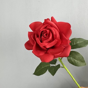 Rosas Artificiales de Látex de Alta Calidad al Por Mayor, con Hojas Verdes, para Decoración de Bodas, Fiestas y Hogar - Product Image 1