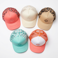 Gorra de béisbol snapback de 5 paneles con logo de parche de goma personalizado, espalda de malla con estampado de leopardo de dos tonos, corona alta y visera curva