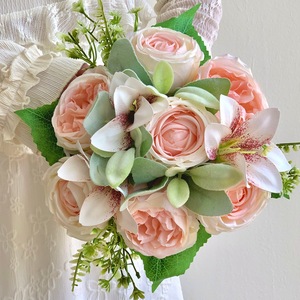Bouquet de Mariage Artificiel Muyu Chronicles – Composition de Roses en Soie Rose Champagne et Blanc pour la Mariée et les Photos de Mariage - Product Image 1