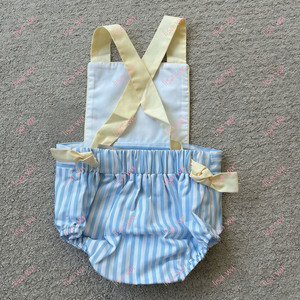 Witte romper met oogjes en strikjes op de rug voor babymeisjes, gebreide gestreepte bubbelromper voor jongens, bijpassende babykleding voor broers en zussen, pasgeboren babykleding - Product Image 6