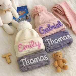 Gorros Personalizados, Gorro de Punto Bordado con Nombre, Gorros Cálidos de Invierno para Bebé con Pompón, Regalo para Cumpleaños - Product Image 1