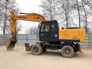 Excavatrice sur pneus Hyundai 210W-7 d'occasion à prix avantageux, 21 tonnes, moteur durable de haute qualité, puissance de 125 kW, en vente - Product Image 2