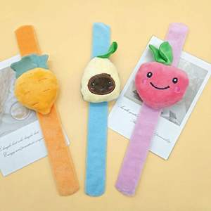Bracelet claquant en peluche écologique en forme de fruit, en gros, promotionnel, avec alliage de zinc, pour récompense des enfants de maternelle - Product Image 3