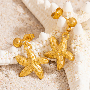 Boucles d'oreilles pendantes étoile de mer en alliage de zinc plaqué or 18 carats et acier inoxydable, style resort, thème océan, bijoux de mode - Product Image 3