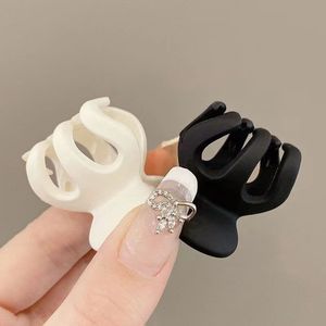 Pinces à cheveux Top Clamp 12 cm en plastique, couleurs assorties, usage quotidien, pour femmes - Product Image 4