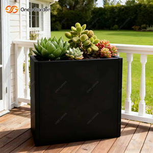 Jardinière carrée en métal noir urbain, acier robuste, pour patio et jardin, résistante à la rouille, expédition immédiate, accent géométrique - Product Image 3