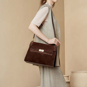 Bolso de hombro de mujer personalizado de moda retro, de cuero de gamuza esmerilado de alta calidad. - Product Image 1