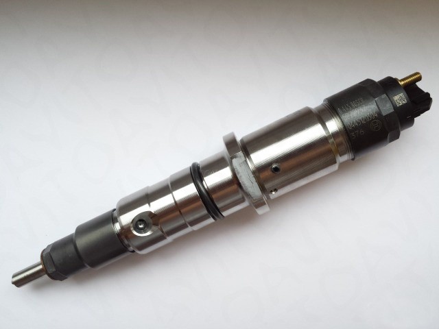 common rail injector 0445120304 5272937 5283275 injector for Cummins ISLe / ISL9 QSC  injector nozzle 0445120304 5272937