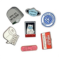 Insignias Personalizadas de Metal con Diseño de Dibujos Animados, Técnica de Estampado, Modelo con Eslogan Positivo, Empaque Individual, Promocionales para Empresas
