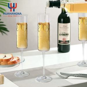 Flûte da Brindisi in Cristallo con Gambo Lungo e Logo Personalizzato, Eleganti Calici da Champagne per Matrimonio, Anniversario, Compleanno - Product Image 2