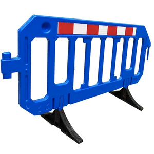 Barriera Retrattile in Plastica per Sicurezza Stradale Esterna, Lunghezza 200CM, Rossa, in Polietilene, Riempibile con Acqua, Leggera e Portatile - Product Image 1