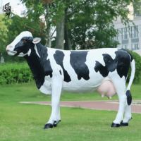 Sculpture de vache simulée en fibre de verre grandeur nature personnalisée, sculpture de taureau pour la décoration extérieure des pelouses, des fermes et des parcs