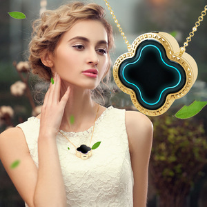 2020 nuevo regalo de alto nivel, fin de cuatro hojas, aire negativo, collar colgante, <span class=keywords><strong>bar</strong></span> de oxígeno. - Product Image 1