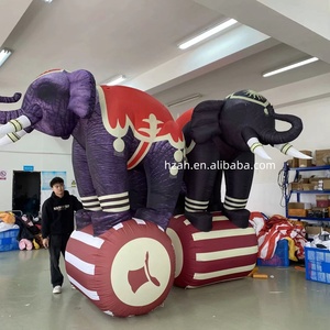 Elefante Inflable Gigante con Ruedas para Espectáculos Circenses - Product Image 1