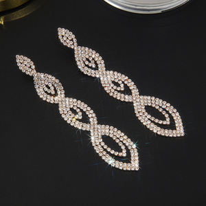 Nouvelles Boucles d'oreilles Chandelier en Strass Style Européen et Américain pour Femme, Chaîne à Griffes Exagérée, Longues, Effet Œil de Cheval, pour Scène et Tenues de Caractère - Product Image 2