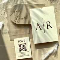 Invitación de Boda Española de Lujo en Acrílico Transparente con Borde Dorado, Monograma AR, RSVP, QR, Impresión Personalizada