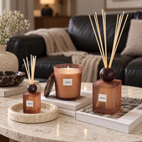 Diffuseur de parfum et ensemble de bougies parfumées AIKUN en verre brun givré avec bâtonnets en rotin et couvercle en pierre pour la décoration de la maison