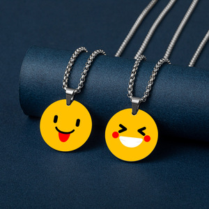 Basquesun สร้อยคออิโมติคอนสัญลักษณ์สัญลักษณ์รูปหน้ายิ้มทำจากสแตนเลสขนาด25มม. สำหรับครอบครัวเพื่อนที่ดีและเป็นเพื่อน - Product Image 3