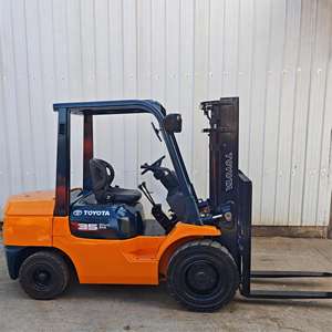 Bekende Japanse merk <span class=keywords><strong>Toyota</strong></span> 3,5 ton 4,5t diesel vorkheftruck met zijdelingse verschuiving, gebruikte vorkheftrucks, hefhoogte 4,5m, te koop. - Product Image 1