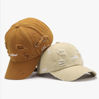 Gorra de Béisbol Minimalista con Bordado, Diseño Desgastado, Visera Curva y Decoración de Anillo Metálico