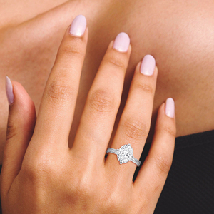 Anillo de Compromiso Solitario con Diamante Ovalado Cultivado en Laboratorio, Oro Blanco de 14k, Claridad VVS, Elegante y Moderno, Ideal para Regalo o Fiesta - Product Image 4