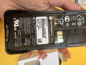 Batterie rechargeable IMPRES Hi-Cap Li-lon résistante aux éclaboussures pour <span class=keywords><strong>talkie</strong></span>-<span class=keywords><strong>walkie</strong></span> <span class=keywords><strong>MOTOROLA</strong></span> <span class=keywords><strong>DP4400</strong></span> DP4600 PMNN4490 - Product Image 3