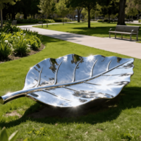 Grandes sculptures modernes en acier inoxydable en forme de feuille d'érable, statue d'art métallique soudée pour la décoration extérieure de parcs et villas