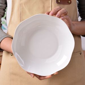 Assiettes en céramique de forme irrégulière, couleur blanche unie, compatibles lave-vaisselle, pour usage domestique et fêtes. - Product Image 3