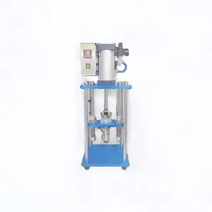 Crimp connection can be fully opened plastic injection machinery Working pressure MAX 1.2T