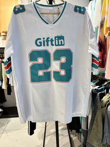 Camiseta de béisbol deportiva transpirable con bordado abotonado vintage americano personalizado con impresión por sublimación completa - Product Image 3