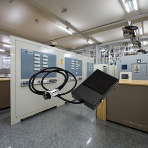 TFS-1 SPDT NO NC Antislip Momentary Electric Power Metall Fuß pedalsc halter w GX16 Aviation Plug 2 Meter Kabel - Product Image 3