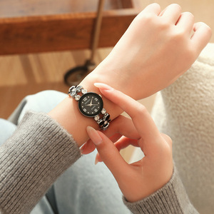 Montre élégante pour femme en cristal coloré, style bracelet, petit cadran, montre à quartz - Product Image 6