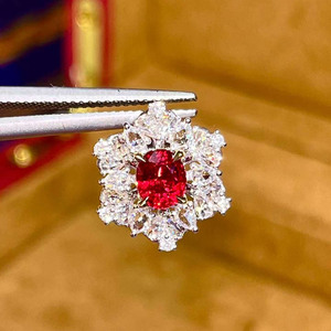 Bague Halo Florale en Rubis Non Chauffé en Or Blanc 18K avec 36 Diamants d'Accent Totalisant 0,671ct, Bijou Fantaisie pour Femme à Tige Torsadée - Product Image 5