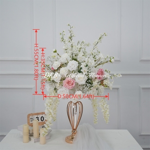 Grande boule de fleurs artificielles en soie (pivoines, hortensias, roses) rose de la marque DKB Factory pour la décoration de centre de table de mariage - Product Image 2