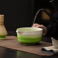 Ensemble de 4 ustensiles à thé matcha en céramique, durables et écologiques, avec dégradé de couleurs et motif feuille, comprenant bol, cuillère et support, style Japandi pour cérémonie du thé