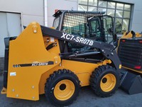 Mini-chargeuse sur pneus XC7-SR07B, poids opérationnel 890 kg, 0,4 m³, avec fourche à palettes, grappin et brise-roche
